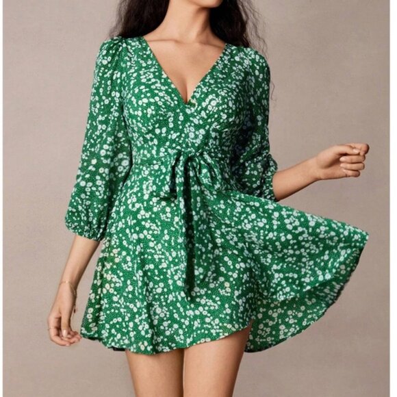 Green Ditsy Floral Print Mini Dress V-Neck Ties 3/4 Puff Sleeve Fit & Flare - Picture 1 of 16